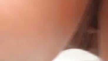 Brazzers වෙතින් ලස්සන ඇන්ජෙලා වයිට් සමඟ ප්‍රතිලෝම කව්ගර්ල් බැන්ග්