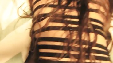 Perfect Gonzo වෙතින් උද්යෝගිමත් Andreina De Lux සමඟ උරහිස් මත කකුල්