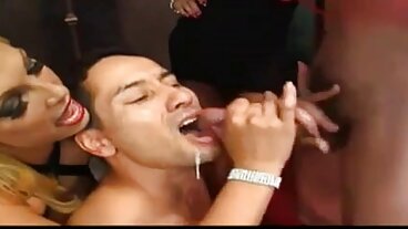 StasyQ වෙතින් නියම BettyQ සමඟ ලිංගික සම්බන්ධකම් පැවැත්වීම