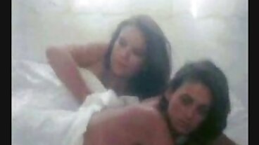 ක්ලබ් සෙවන්ටීන් වෙතින් උණුසුම් හේසල් ග්‍රේස් සහ මිලා උට්කිනා සමඟ යට ඇඳුම් ක්‍රියාව